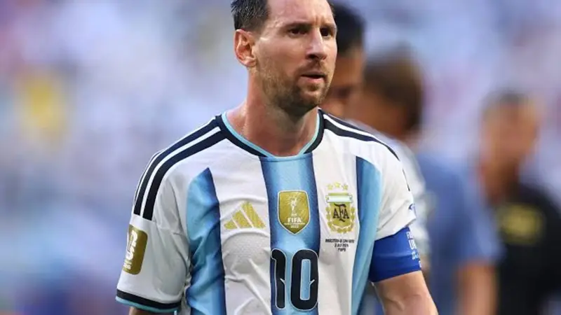 رئيس برشلونة السابق يهاجم ميسي: النادي الكتالوني أكبر من أي لاعب