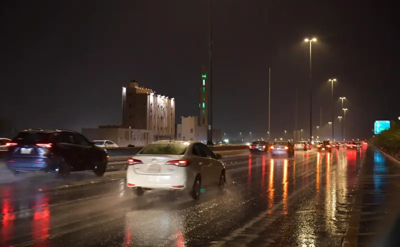 طقس الأحد.. أمطار رعدية وسيول ورياح على أجزاء من 4 مناطق