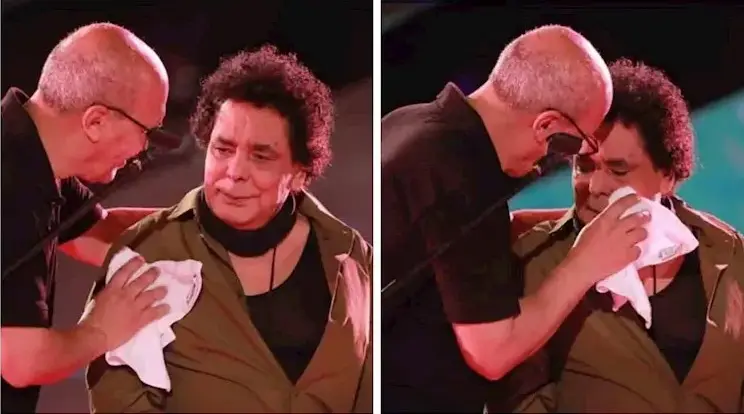 «عجزت يا نجم».. حقيقة بكاء محمد منير على خشبة المسرح