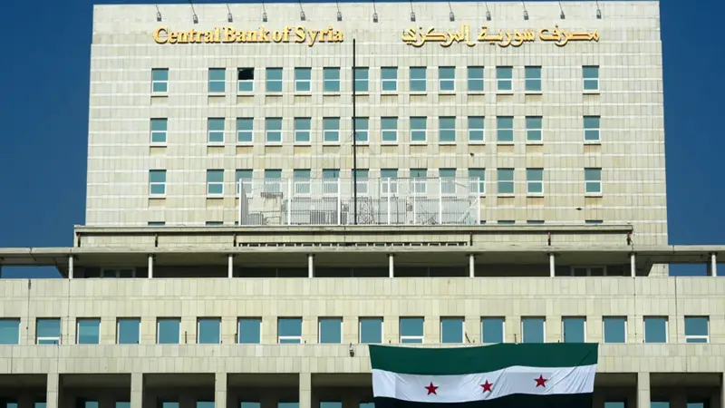 أول اعتماد مستندي منذ 14 عاماً… نافذة لعودة الاقتصاد السوري إلى النظام المالي العالمي