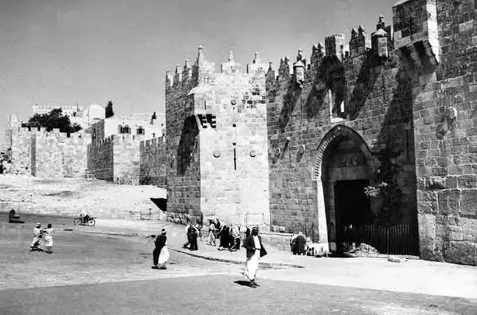 تفكيك الرواية التوراتية الاستعمارية في فلسطين