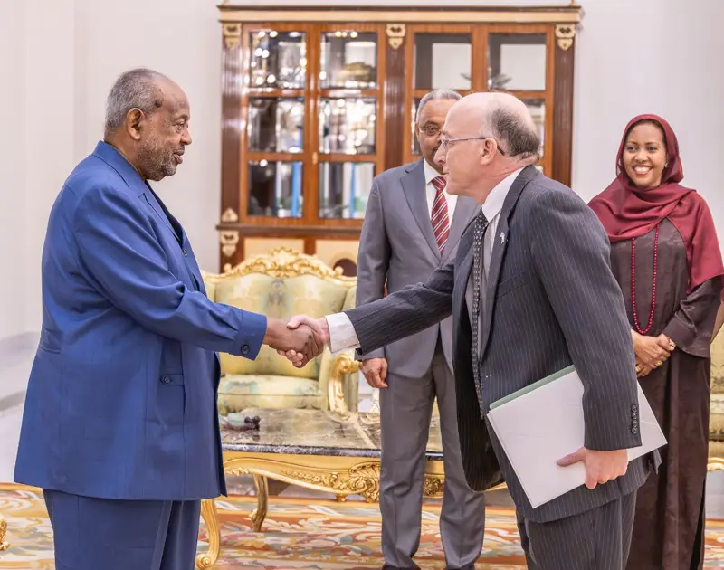 Le Président Guelleh reçoit les lettres de créances de 5 nouveaux ambassadeurs affectés auprès de notre pays