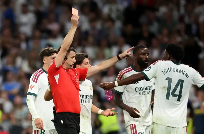 إيقاف فينيسيوس أربع مباريات وغيابه عن كلاسيكو برشلونة