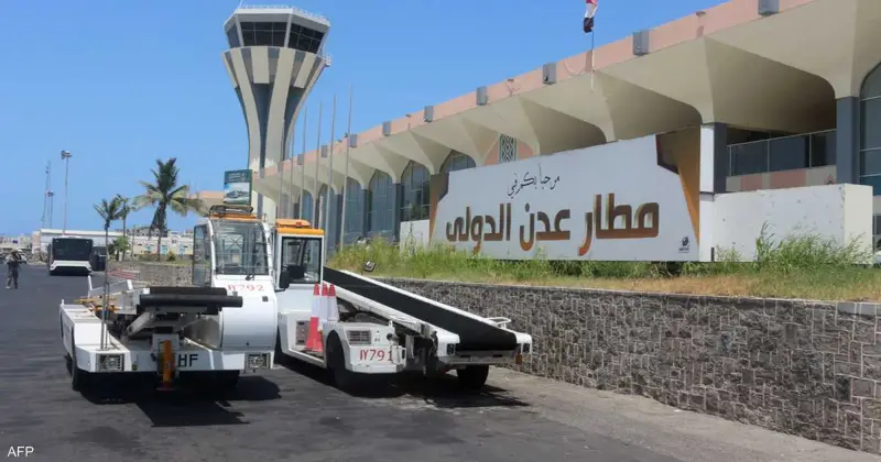 الحوثيون يوسعون هجماتهم.. استهداف مطاري عدن والريان