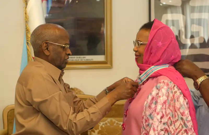 Hawa Ahmed Youssouf, élevée au grade de Commandeur dans l'Ordre national du 27 Juin