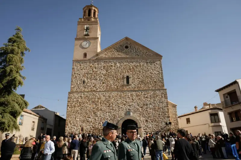 قداس في بلدة إسبانية تكريماً لضحايا كارثة القطارين
