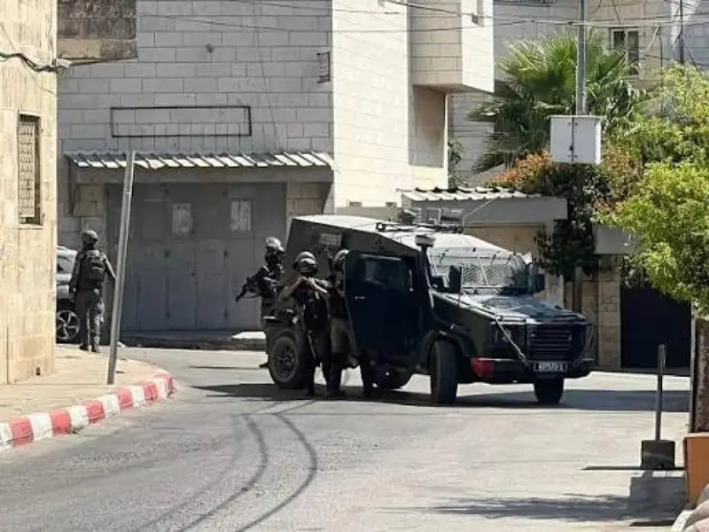 إصابات بالرصاص والغاز في رام الله.. الاحتلال يقتحم مؤسسات حقوقية ويحاصر مجمع فلسطين الطبي
