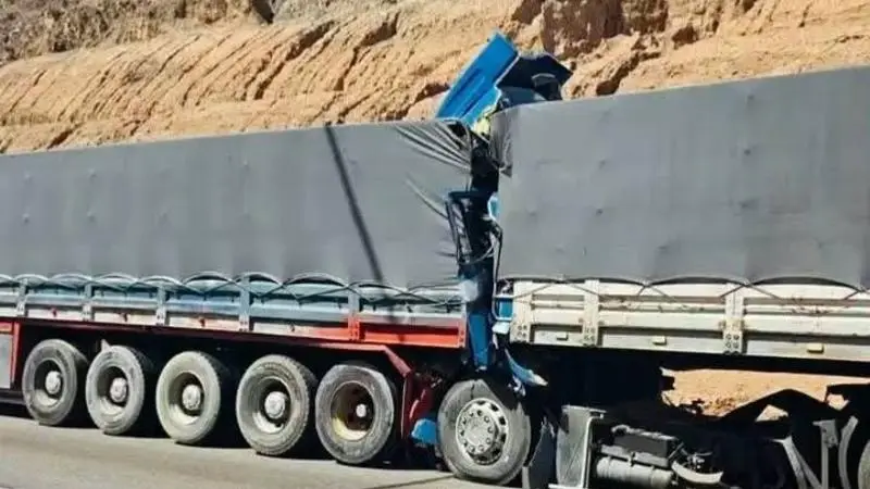 تصادم شاحنتين على الطريق الخلفي باتجاه ميناء العقبة