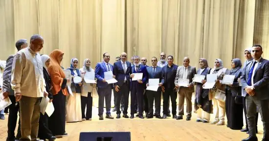وزير التعليم يكرم مديري المدارس المتميزة وحصول المعلم على 90% من قيمة مجموعات التقوية