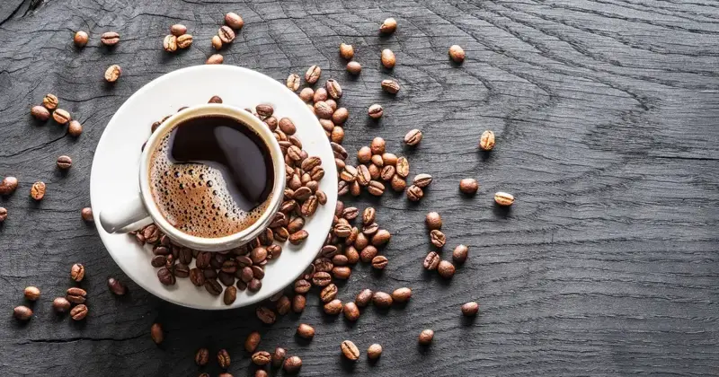عالم أعصاب ينصح : عليكم بتأجيل القهوة لـ 90 دقيقة بعد الاستيقاظ!