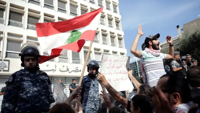 سبع سنوات على الانهيار... والخسائر تتراكم
