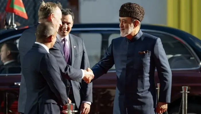 بالصور والتفاصيل.. جلالةُ السُّلطان يزوُر مركز هير إيست للابتكار والتّكنولوجيا في لندن