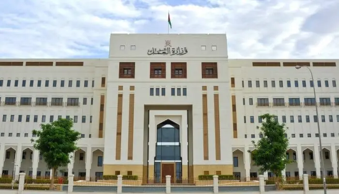 إصدار 83 ألف رخصة مهنية واعتماد 350 مهنة..