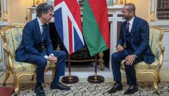 وزيرا خارجية عُمان والمملكة المتحدة يبحثان تعزيز الشراكة الاستراتيجية بين البلدين