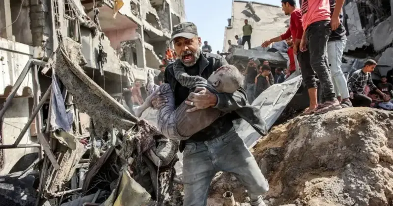 جنود "إسرائيليون" يقرون.. دمرنا مبانٍ مأهولة بالسكان وقتلنا مدنيين في غزة