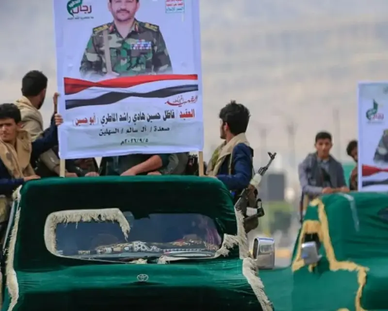 الحوثي يشيع 279 مسلحاً بينهم 125 قيادياً