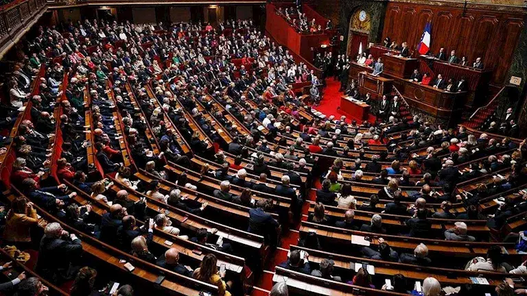فرنسا تبحث مشروع قانون لإلزام المخربين بتكلفة الخسائر المادية