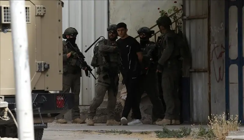 إصابة فلسطيني برصاص الاحتلال في الضفة الغربية واعتقال ثلاثة آخرين في غزة