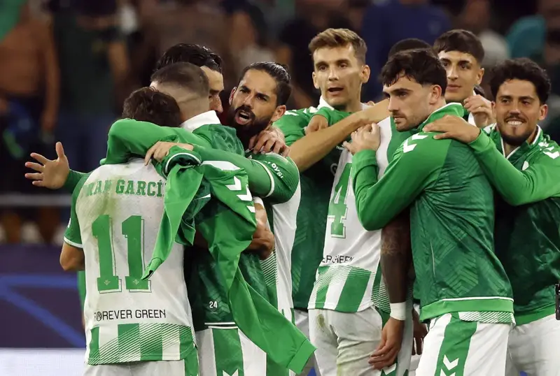 إيسكو يقود ريال بيتيس إلى فوزه الثالث توالياً في دوري الأبطال
