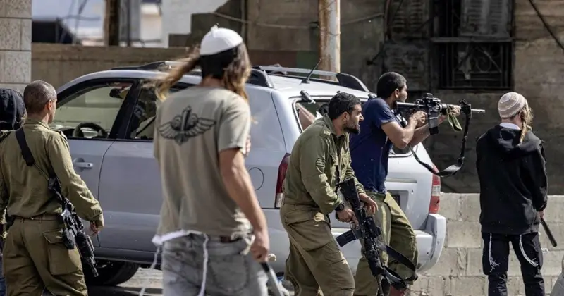 إصابة 3 مواطنين إثر انقلاب مركبتهم عقب تعرضها لهجوم للمستوطنين قرب سلفيت