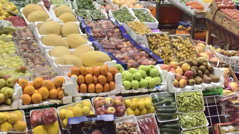 تفاوت أسعار الخضار والفواكه في الدمام.. والموز والبامية يتصدران التراجعات