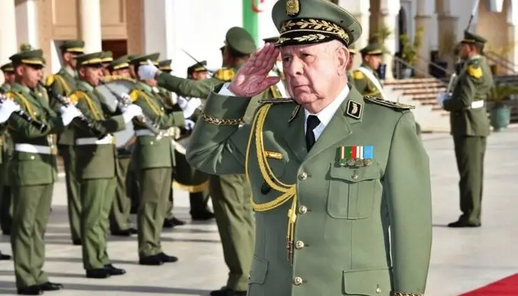 الفريق أول شنقريحة يستقبل الفريق أول وزير الدفاع النيجري