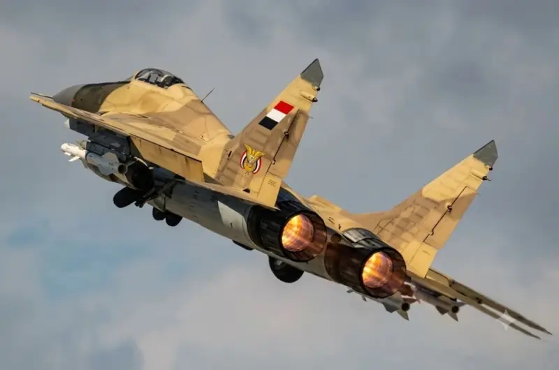 الطيران اليمني يشن 6 غارات على مواقع وتجمعات وآليات للحوثي في تعز