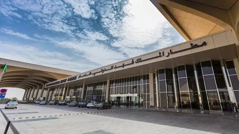 الطيران المدني: استئناف العمليات التشغيلية في مطار الملك فهد الدولي وعودة الحركة الجوية إلى طبيعتها