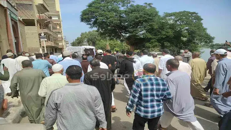 بالفيديو والصور- تشييع جثمان المضيفة عزة رمزي بالزغاريد وفستان الفرح بالبحيرة