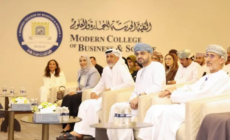 "الكلية الحديثة" و"بوينج" تستعرضان آفاق قطاع الطيران في منتدى "سكاي فيوتشر عُمان"