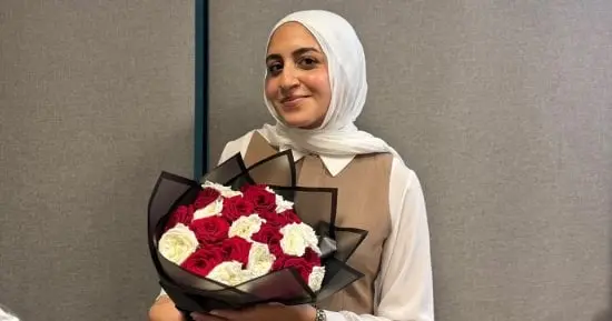 ابنة الزميل محمد فكري تحصل على درجة الماجستير في الذكاء الاصطناعي