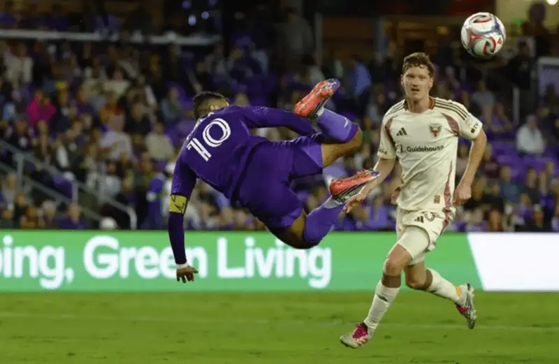 هل حسمت جائزة بوشكاش لهذا العام؟.. لاعب أرجنتيني يسجل هدفا نادرا في الدوري الأمريكي - اخبار ليبيا