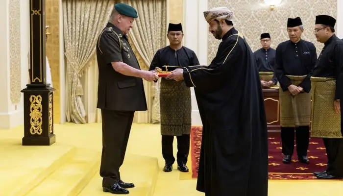 ملك ماليزيا يستقبل سفير عُمان الجديد في كوالالمبور.. ماذا دار خلال المقابلة؟