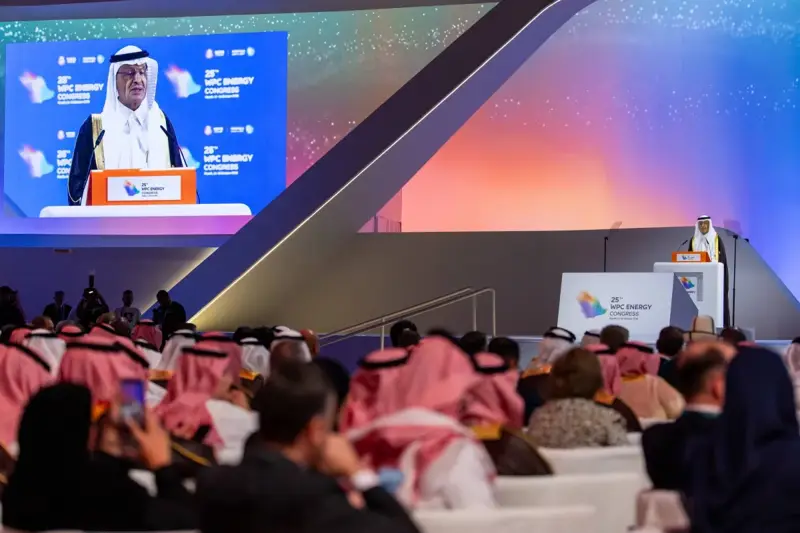 خطط سعودية لتطوير خط أنابيب «شرق ــ غرب»