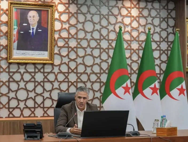 وزير السكن يترأس اجتماعا لإعداد قانون جديد للوقاية من حرائق الغابات وحماية الأشخاص والممتلكات