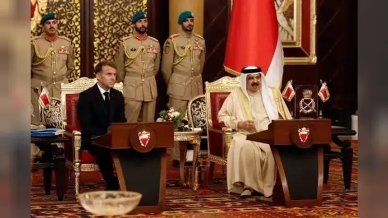 ملك البحرين والرئيس الفرنسي يبحثان التعاون الثنائي والتطورات الإقليمية