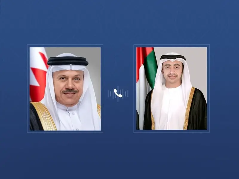 عبدالله بن زايد ووزير خارجية البحرين يبحثان هاتفياً المستجدات الإقليمية وجهود تعزيز الأمن والاستقرار في المنطقة