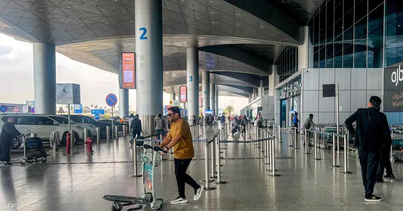 فرنسا تدعو مواطنيها لتجنب مطارات سعودية وسط هجمات الحوثيين