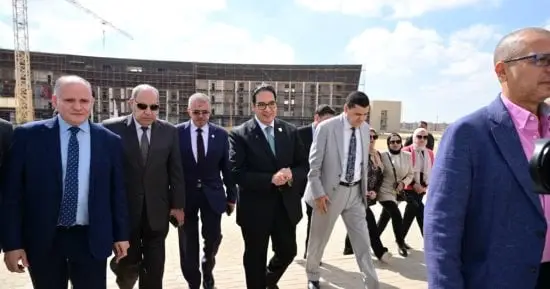 رئيس جامعة القاهرة يتفقد المجمع الطبي للأطفال ويوجه بتسريع معدلات الإنجاز