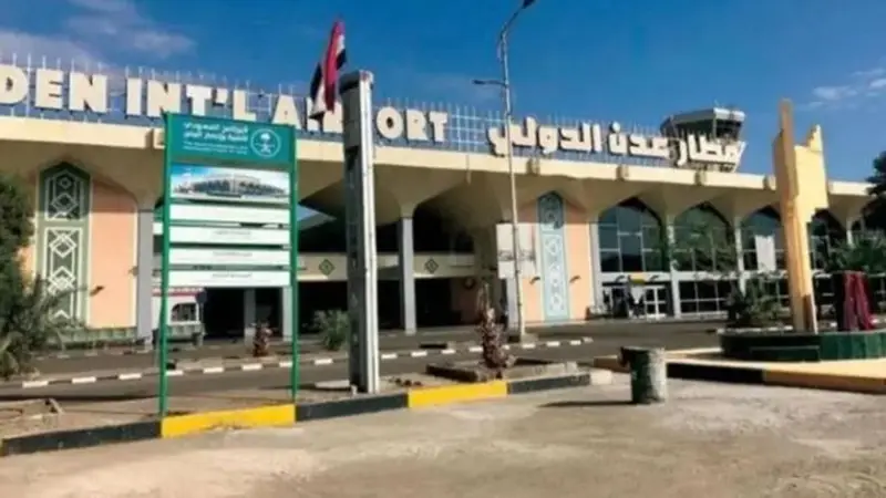 استهداف مطار عدن بصاروخ باليستي من مليشيا الحوثي وتصاعد المعارك شمال وجنوب تعز