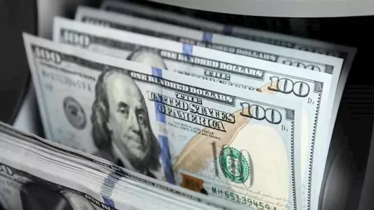 سعر الدولار ينخفض مقابل الجنيه في 3 بنوك مع بداية تعاملات الاثنين