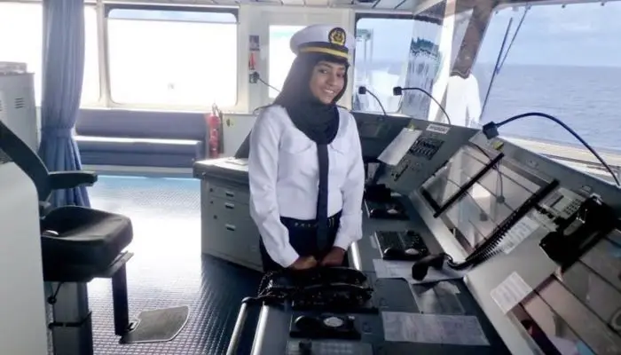 من تقاليد البحر إلى قيادة السفن.. عُمانيات في الملاحة البحرية