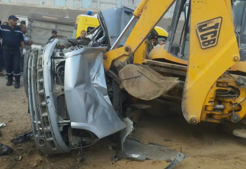 وفاة 3 أشخاص جراء اصطدام سيارة بجرافة في جيجل