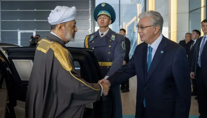جلالةُ السُّلطان يختتم زيارته إلى كازاخستان والرئيس الكازاخستاني في مقدّمة مودّعي جلالته