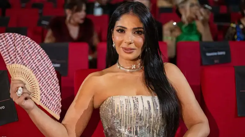 الممثلة منى زكي تكشف المرض الذي عرقل حملها