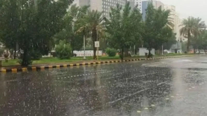 طقس الثلاثاء.. أمطار رعدية وزخات من البرد ورياح نشطة على عدة مناطق