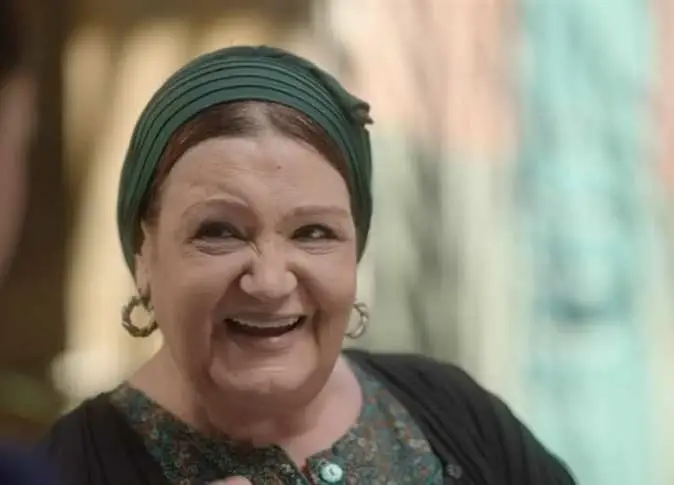 أجرت عملية عاجلة لتركيب مفصل جديد.. إصابة ميمي جمال بكسر في الحوض