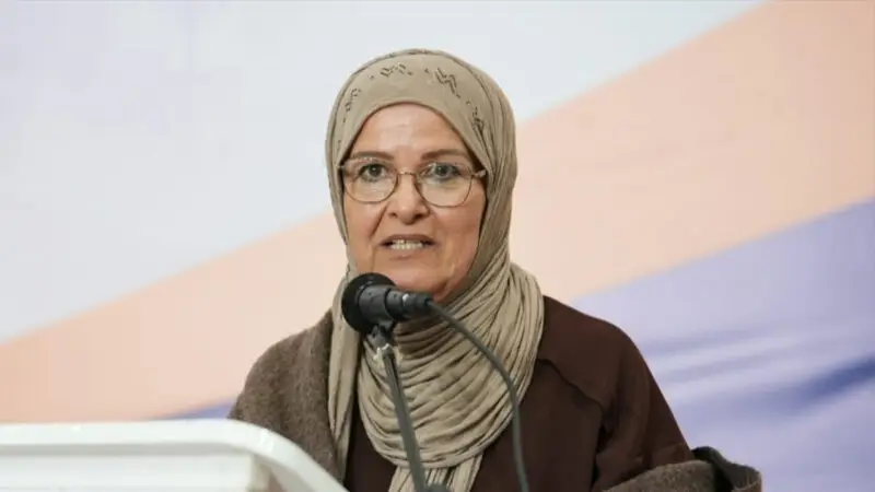 فاطمة وشاي ترد على انتقادات تعليقها على « مضامين الخطاب الملكي »