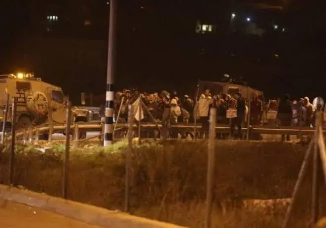 مستوطنون يعتدون على مركبات فلسطينية شمال رام الله وفلسطيني يدهس أحدهم
