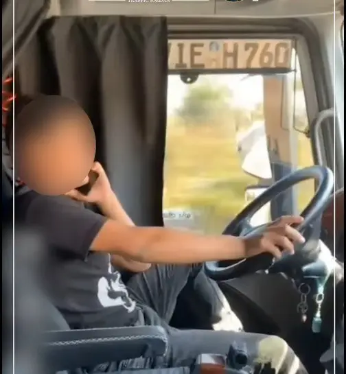 بعمر 16 عامًا .. ضبط حدث يقود مركبة شحن على الطريق العام
